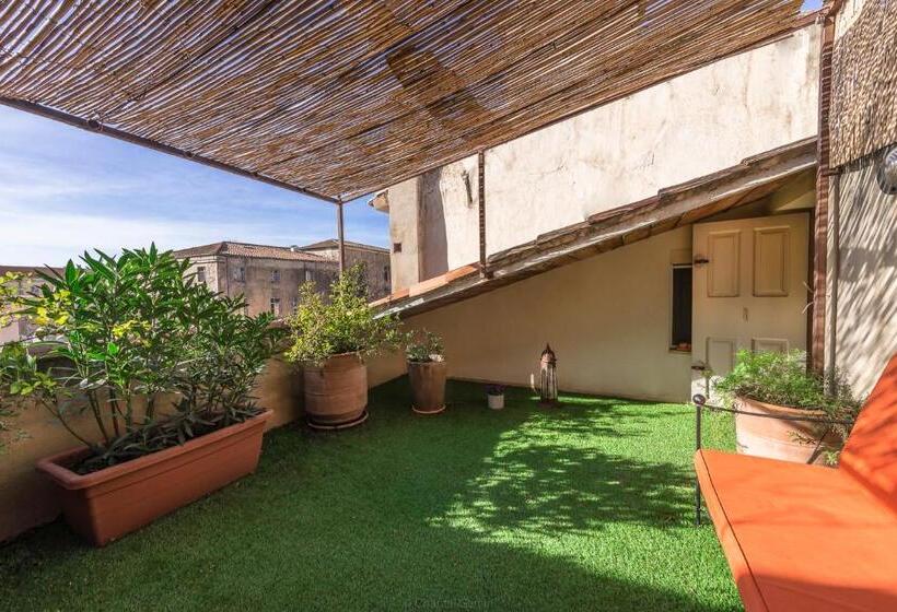 带露台的小型套房, Hôtel Particulier Le 28