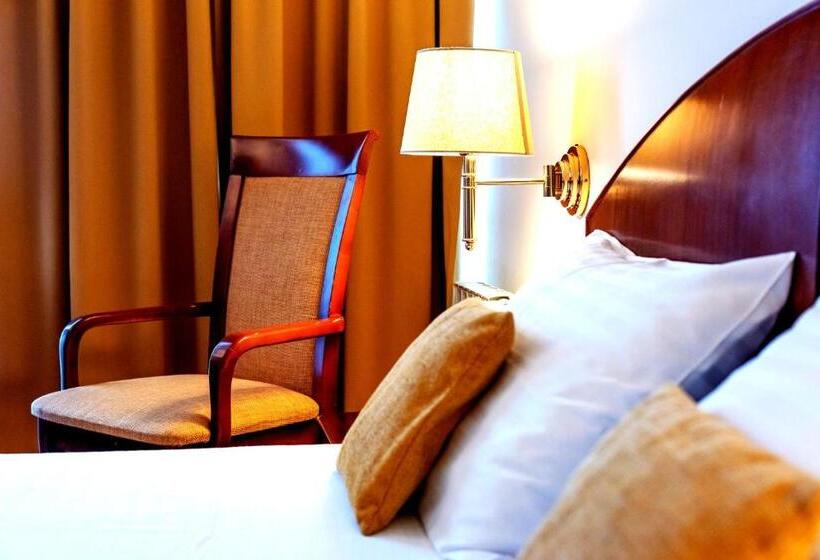 اتاق استاندارد یک نفره, Minerva