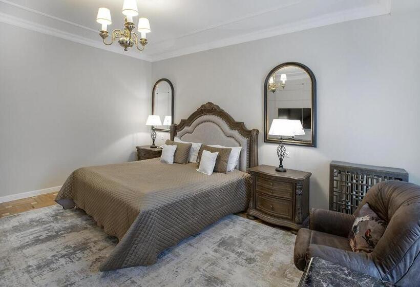 غرفة سوبيريور, Palace