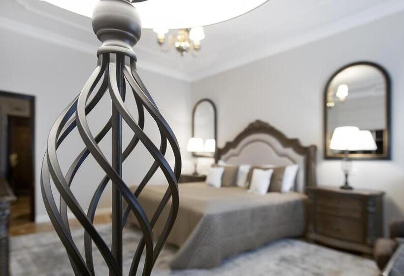 غرفة سوبيريور, Palace