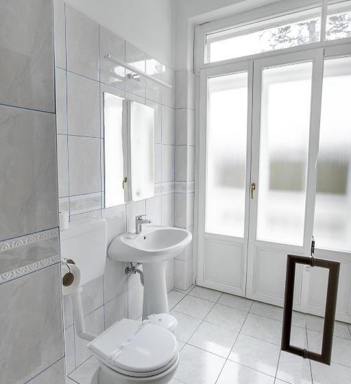 إستوديو سوبيريور, Palace