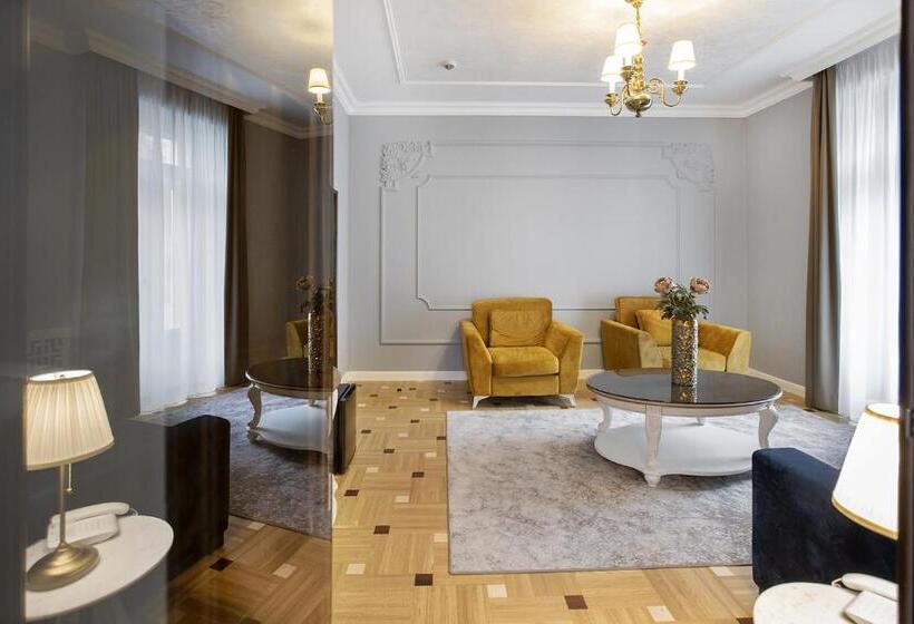 إستوديو سوبيريور, Palace