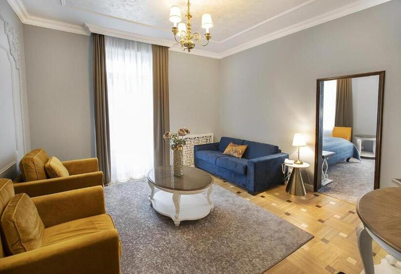 إستوديو سوبيريور, Palace