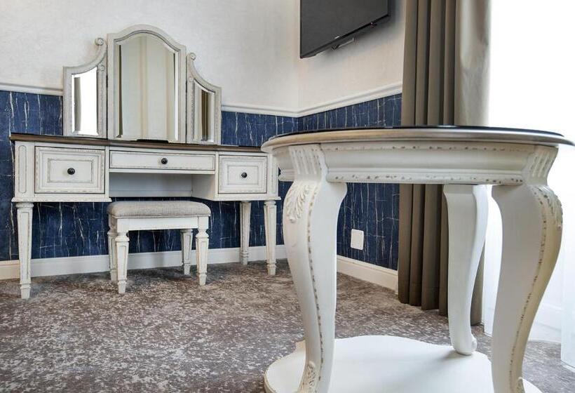 إستوديو سوبيريور, Palace