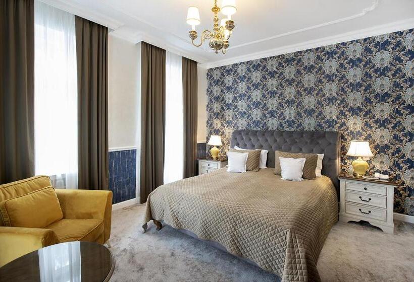 إستوديو سوبيريور, Palace