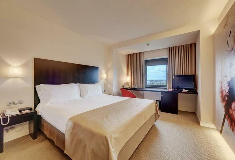 اتاق لوکس با تخت بزرگ, Ramada Plaza By Wyndham Bucharest Convention Center