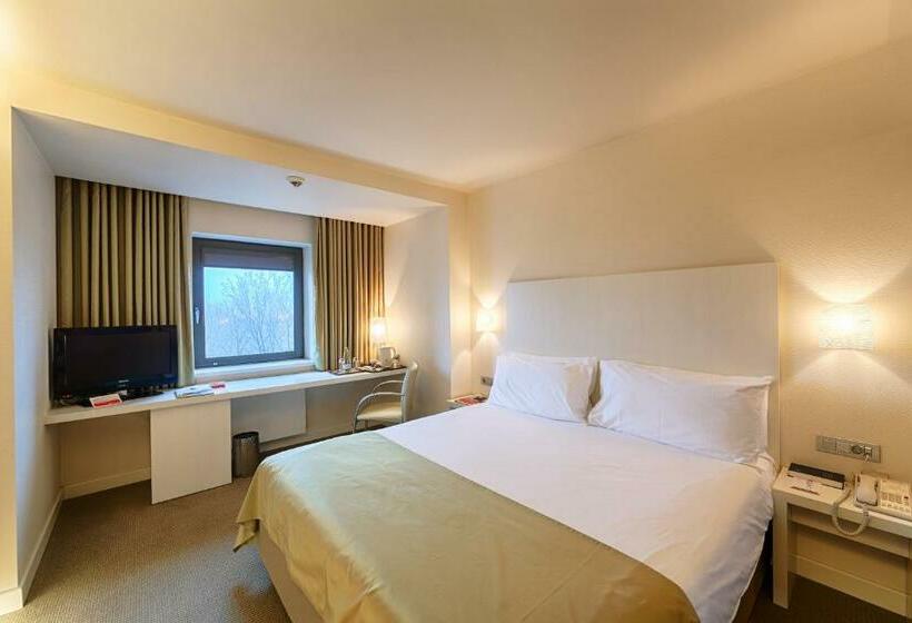 اتاق اجرایی با تخت بزرگ, Ramada Plaza By Wyndham Bucharest Convention Center