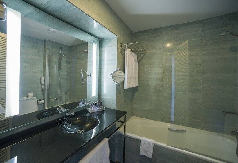 جناح جونيور مطلّ علي البحر, Vila Gale Ampalius