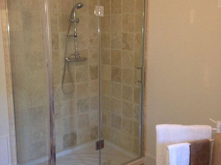 جناح جونيور, Chateau Du Val Larbont