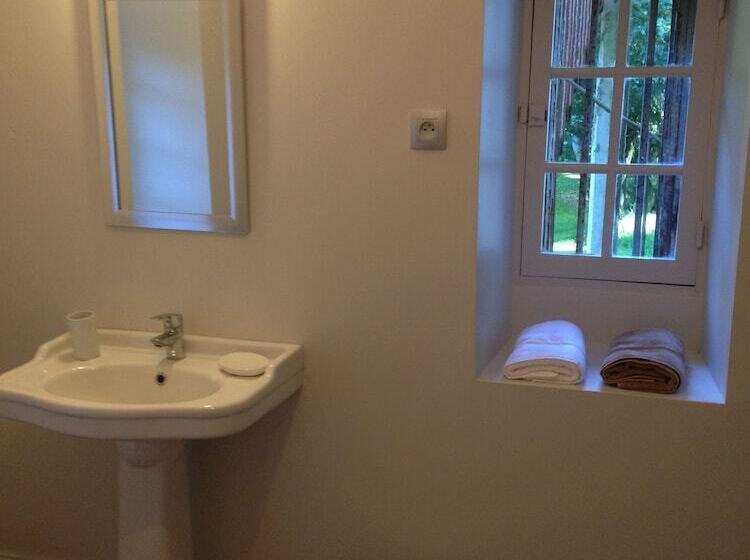 جناح جونيور, Chateau Du Val Larbont