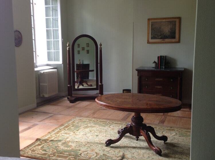 جناح جونيور, Chateau Du Val Larbont