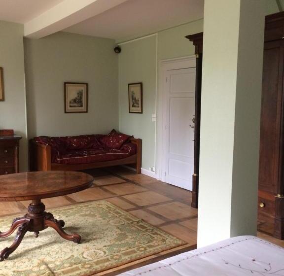 جناح جونيور, Chateau Du Val Larbont