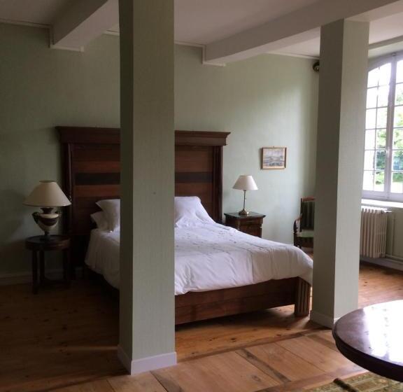 جناح جونيور, Chateau Du Val Larbont