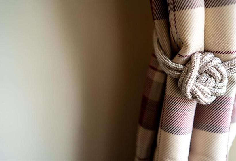 Номер Стандарт в Мансарде, Ruswarp Hall Whitby