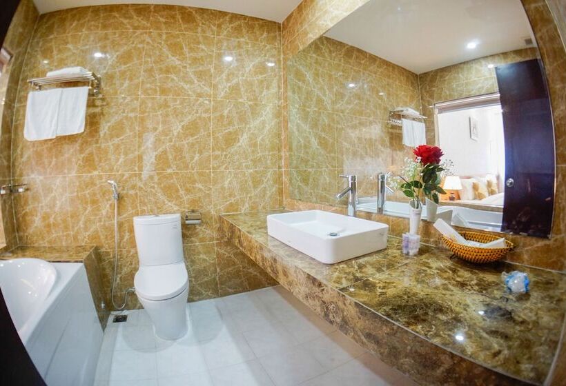 اتاق لوکس, Nữ Hoàng