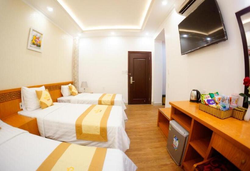 اتاق استاندارد سه نفره, Nữ Hoàng