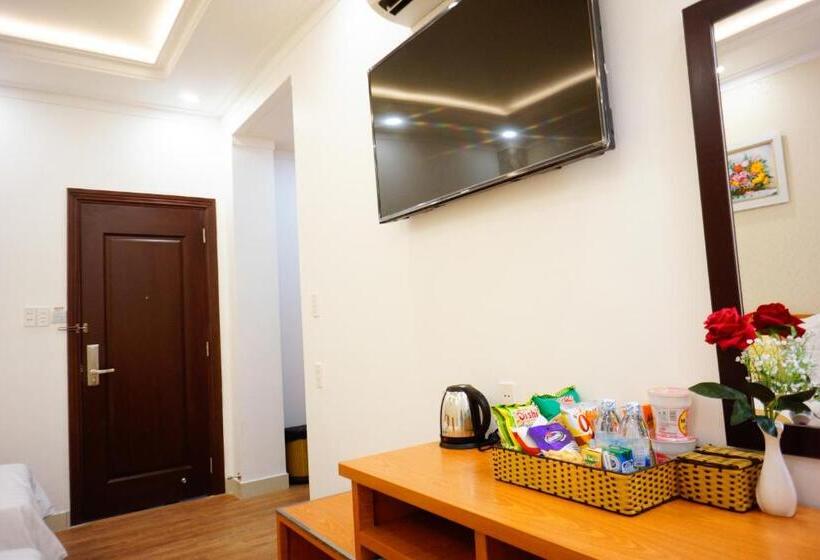 اتاق استاندارد سه نفره, Nữ Hoàng
