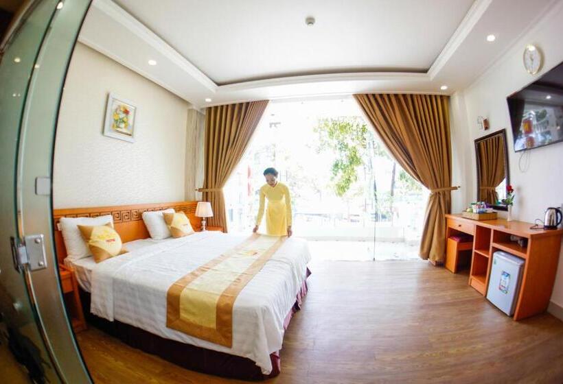 اتاق استاندارد با بالکن, Nữ Hoàng