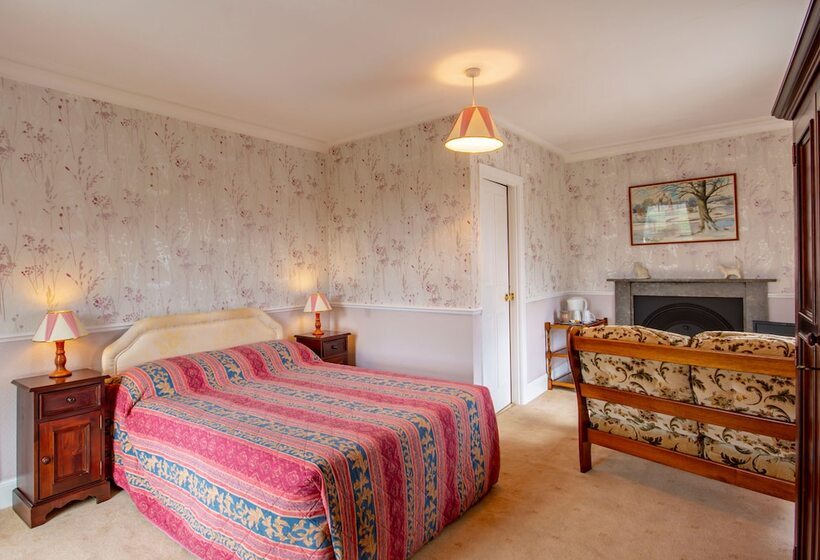 غرفة قياسية, Middle House