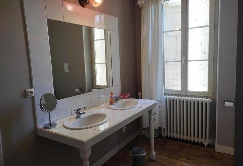 חדר משפחתי, Les Angelots