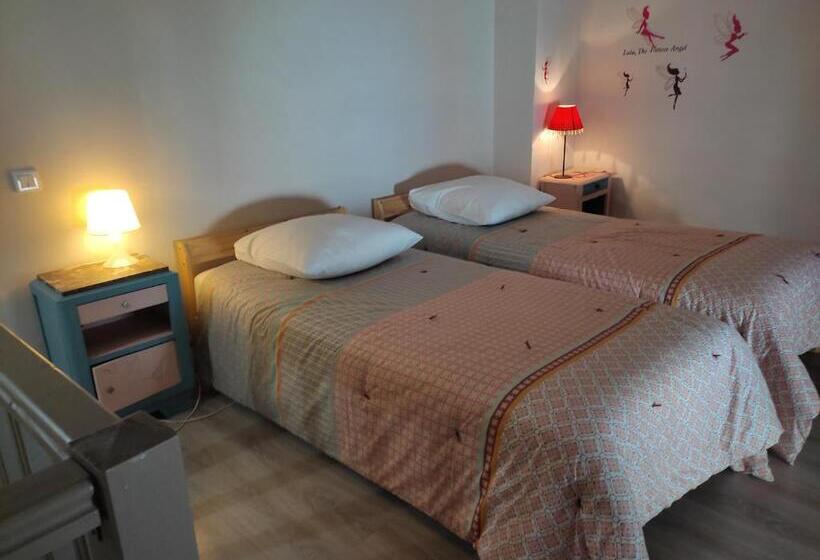 חדר משפחתי, Les Angelots