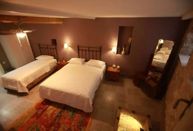 Superior Kolmen Hengen Huone, Podemos Otel