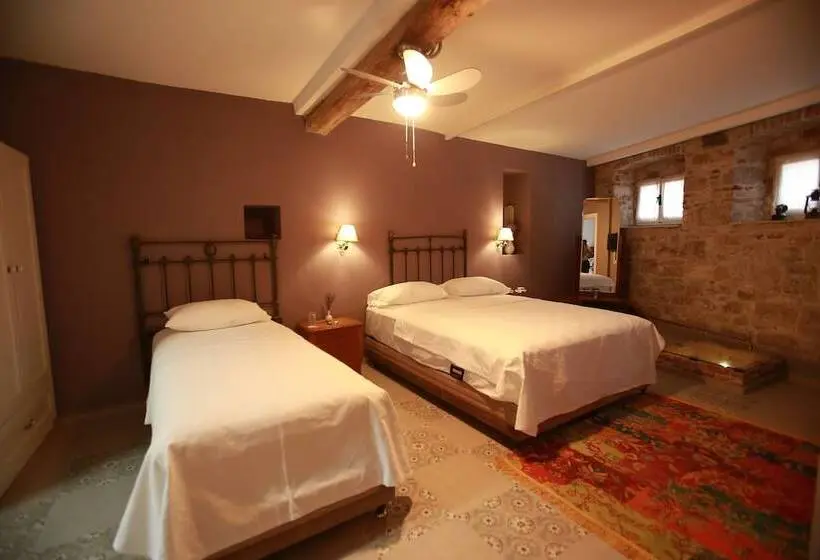 Superior Kolmen Hengen Huone, Podemos Otel