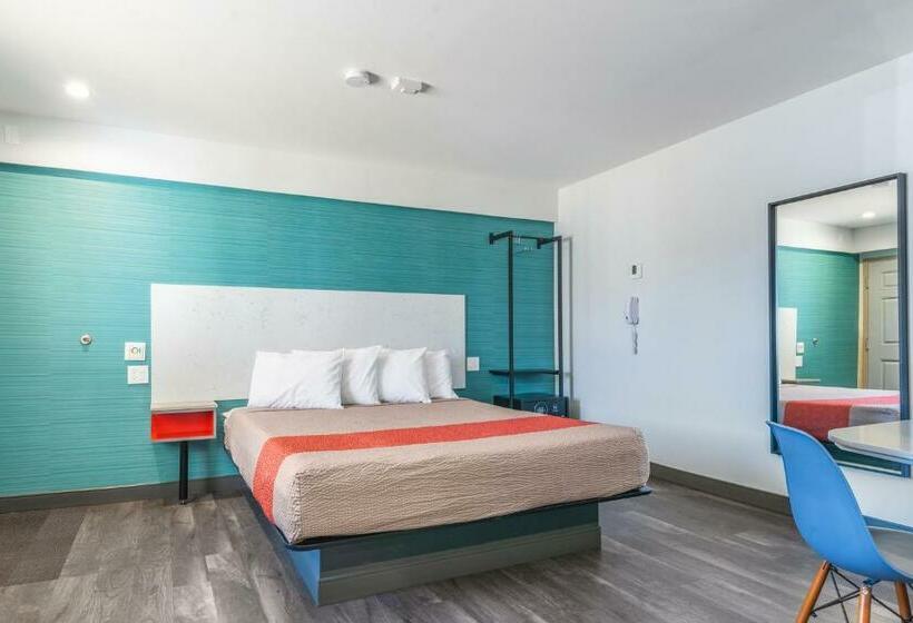 إستوديو قياسى, Solo Motel Broadway