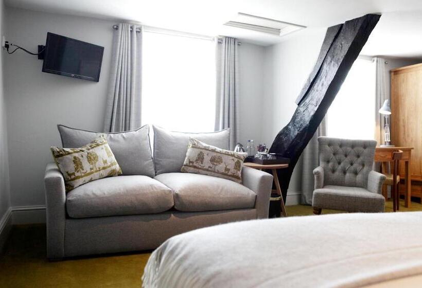 חדר משפחתי, The Rose And Crown