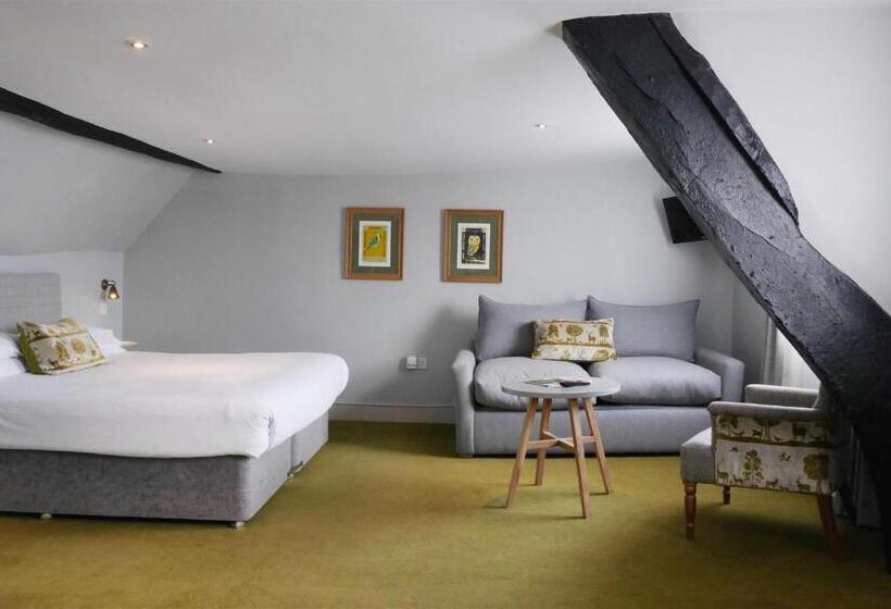 חדר משפחתי, The Rose And Crown