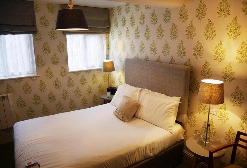 חדר בסיסי, The Rose And Crown