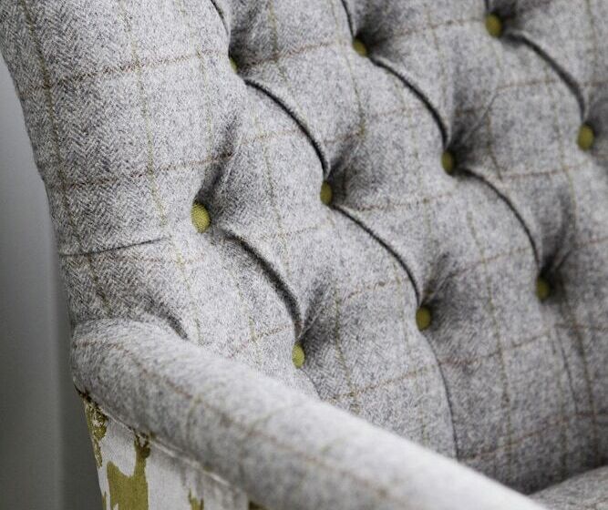 חדר משפחתי, The Rose And Crown