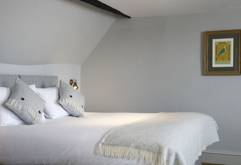 חדר משפחתי, The Rose And Crown