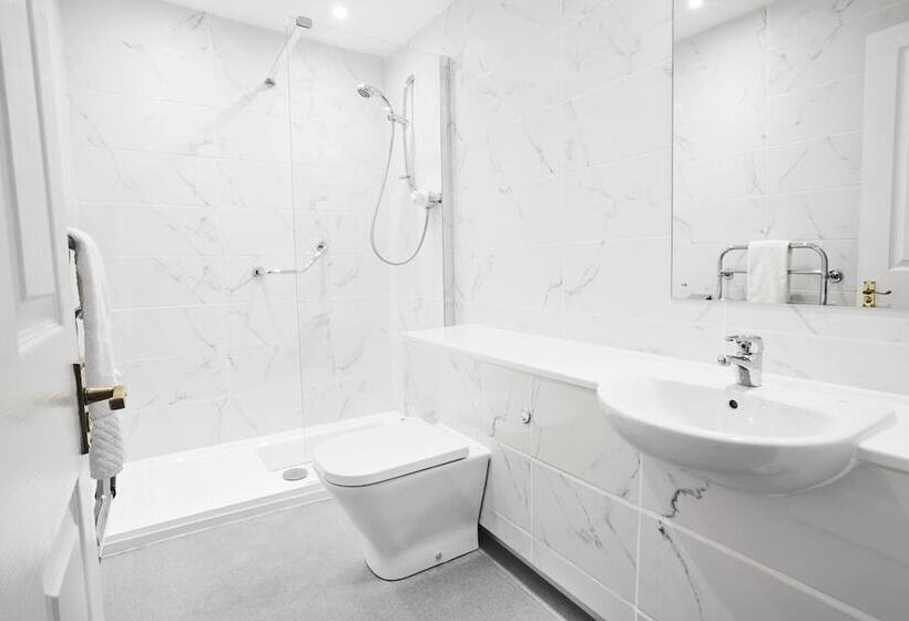 Номер Стандарт Индивидуальный, The Falcon