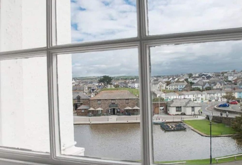 Семейный Номер Deluxe, The Falcon