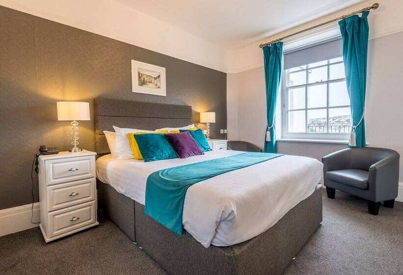 Номер Deluxe, The Falcon