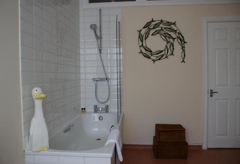 חדר דחוקס עם מיטת קינג, 10to12 Folkestone