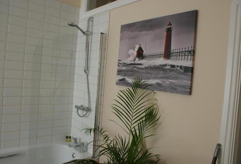 חדר דחוקס עם מיטת קינג, 10to12 Folkestone