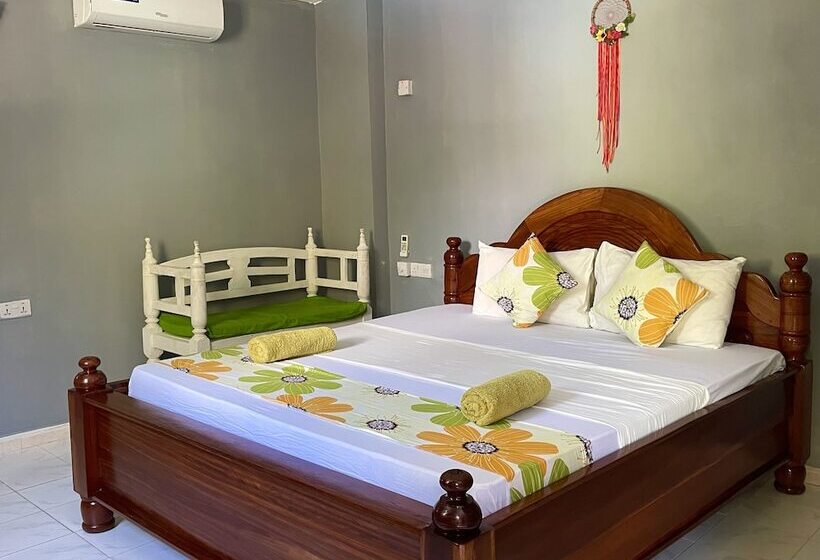 اتاق لوکس, Green S Nungwi