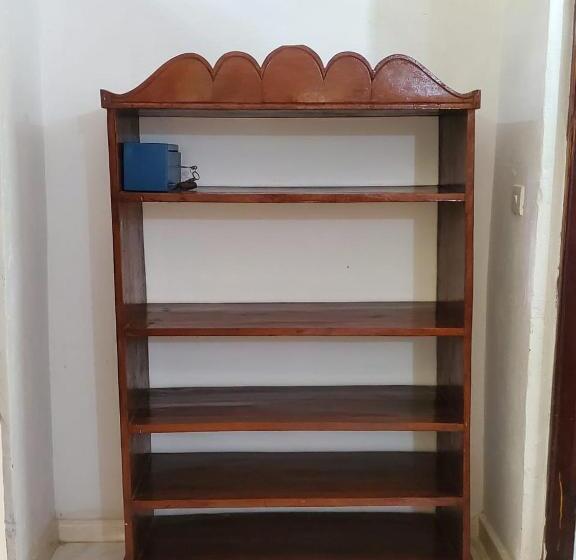 اتاق لوکس, Green S Nungwi