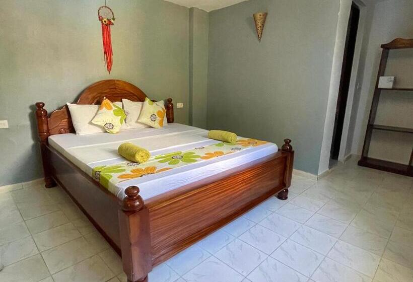 اتاق لوکس, Green S Nungwi