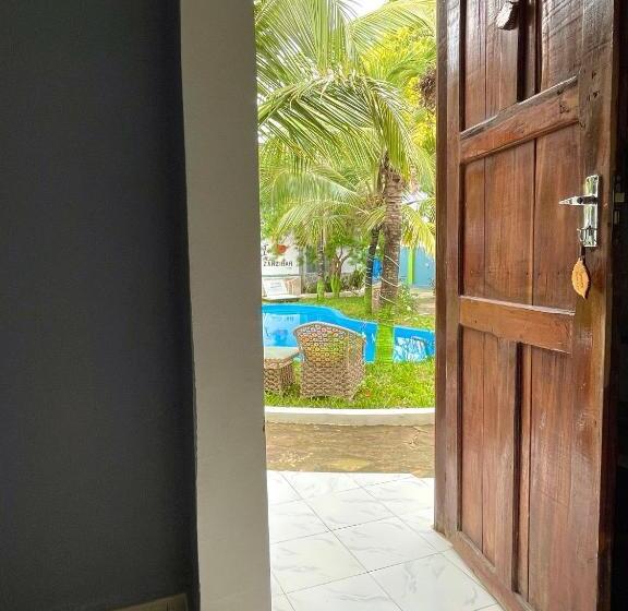 اتاق لوکس, Green S Nungwi