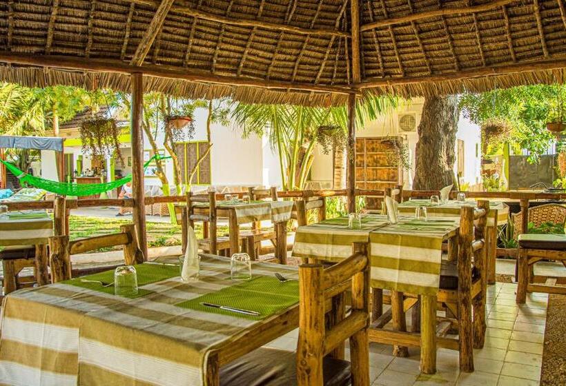 اتاق استاندارد با سرویس بهداشتی مشترک, Green S Nungwi