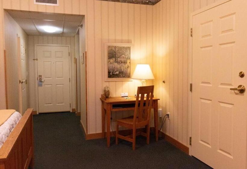 غرفة قياسية مزوَّدة بشُرفة, Essenhaus Inn & Conf. Center