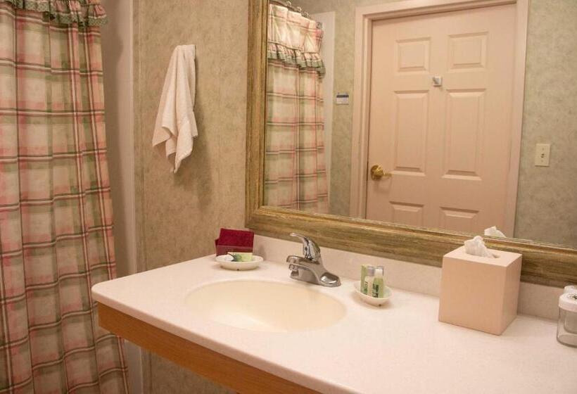 غرفة قياسية مزوَّدة بشُرفة, Essenhaus Inn & Conf. Center