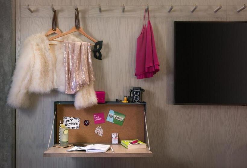 غرفة قياسية سرير ملكى, Moxy San Diego Gaslamp Quarter