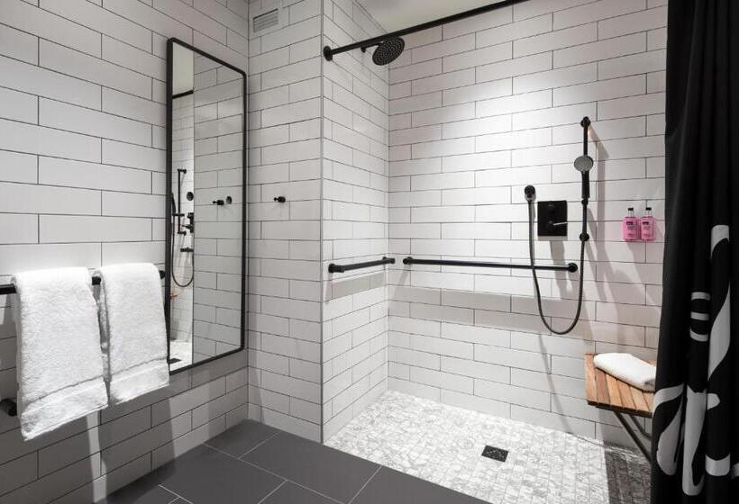 غرفة قياسية سرير ملكى لذوى الإحتياجات الخاصة, Moxy San Diego Gaslamp Quarter