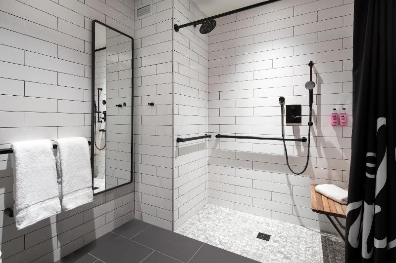 غرفة قياسية سرير ملكى لذوى الإحتياجات الخاصة, Moxy San Diego Gaslamp Quarter