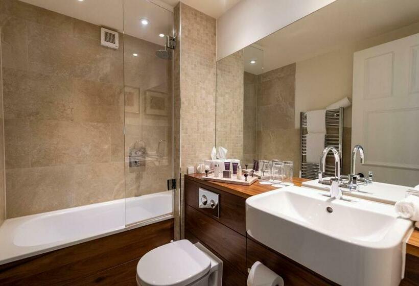 俱乐部单人间, The Jockey Club Rooms