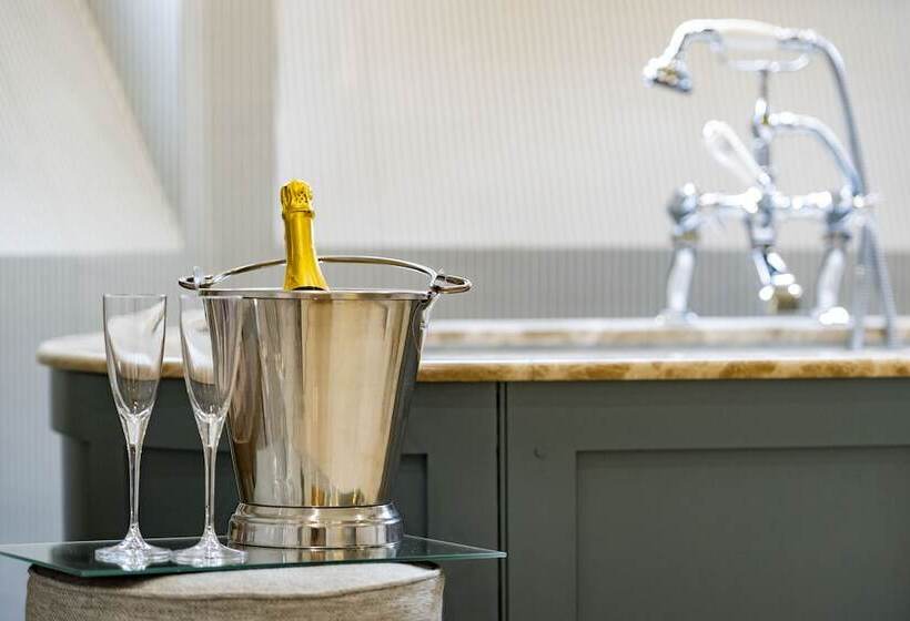 豪华房间, The Jockey Club Rooms